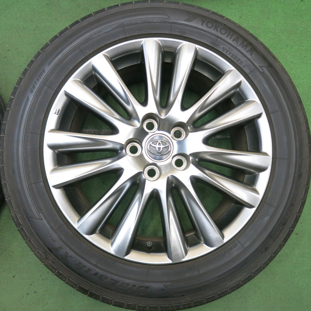 バリ溝!22年!9.5分★トヨタ 60系 ハリアー 純正 235/55R18 ヨコハマ BluEarth-XT AE61 18インチ PCD114.3/5H★5081008HAノ