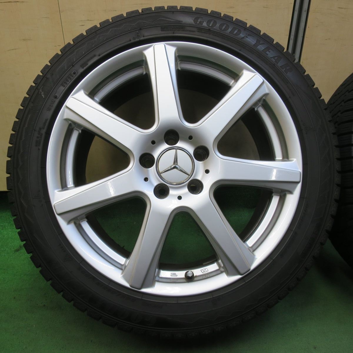 バリ溝!21年!9.5分★ベンツ 等 245/45R18 スタッドレス グッドイヤー アイスナビ8 社外 アルミ 18インチ PCD112/5H★5090613イス