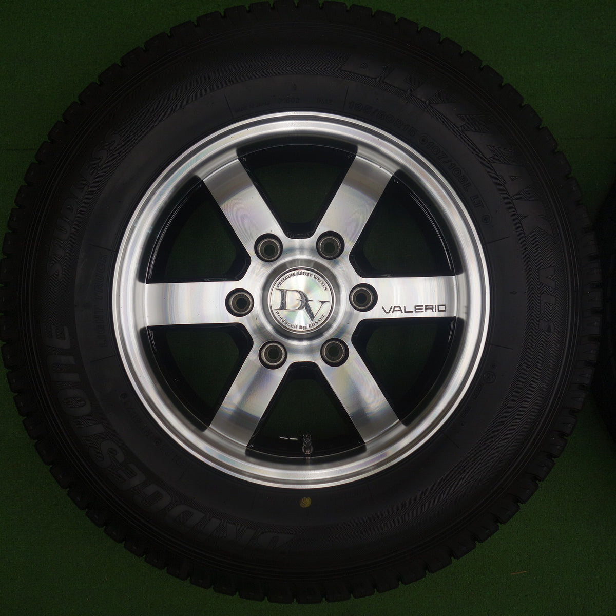 ほぼ未使用!キレイ◎スタッドレス 195/80R15 107/105L ブリヂストン ブリザック VL1 DV DIAVOLETTO VALERIO ディアヴォレット ヴァレリ 15インチ PCD139.7/6H◎6080301KTノ