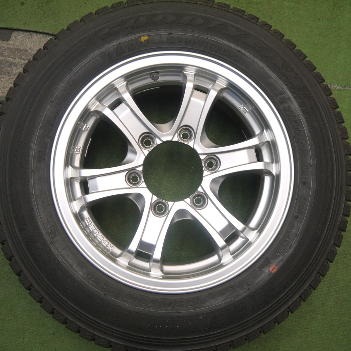 バリ溝!キレイ!9分★KEELER 185/75R15 106/104L スタッドレス グッドイヤー アイスナビ カーゴ キーラー 15インチ PCD139.7/6H★5100703Hス