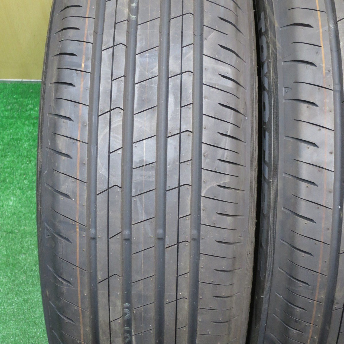 新車外し!24年★225/60R18 トーヨー プロクセス Comfort タイヤ 18インチ 40 アルファード ヴェルファイア ハリアー 等★5041602KKノタ