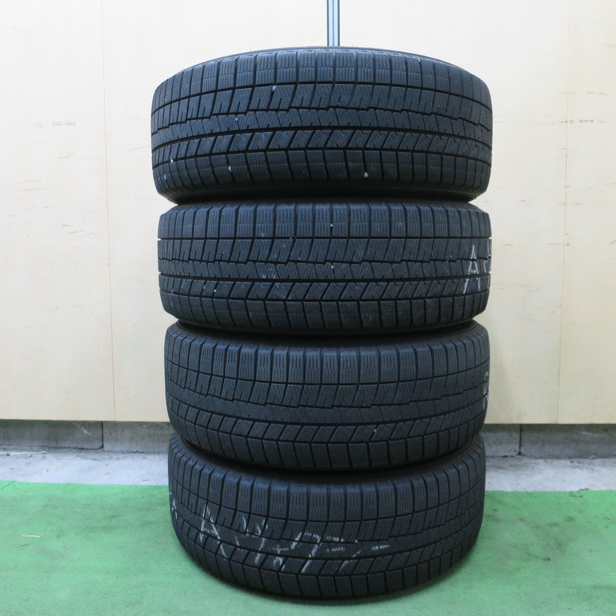 4本価格!23年◎スタッドレス 205/55R17 ダンロップ ウインターマックス 03 Lofida XW10 ロフィーダ 17インチ PCD114.3/5H◎6081206NGス