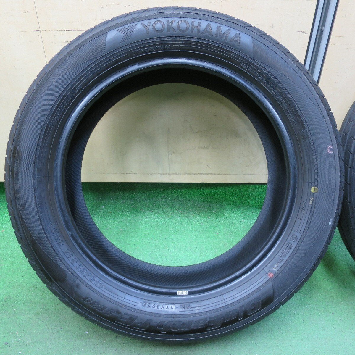 新車外し 24年★185/60R16 ヨコハマ BluEarth-FE AE30 16インチ アクア ラクティス フィット ノート マツダ2等★5040406イノタ