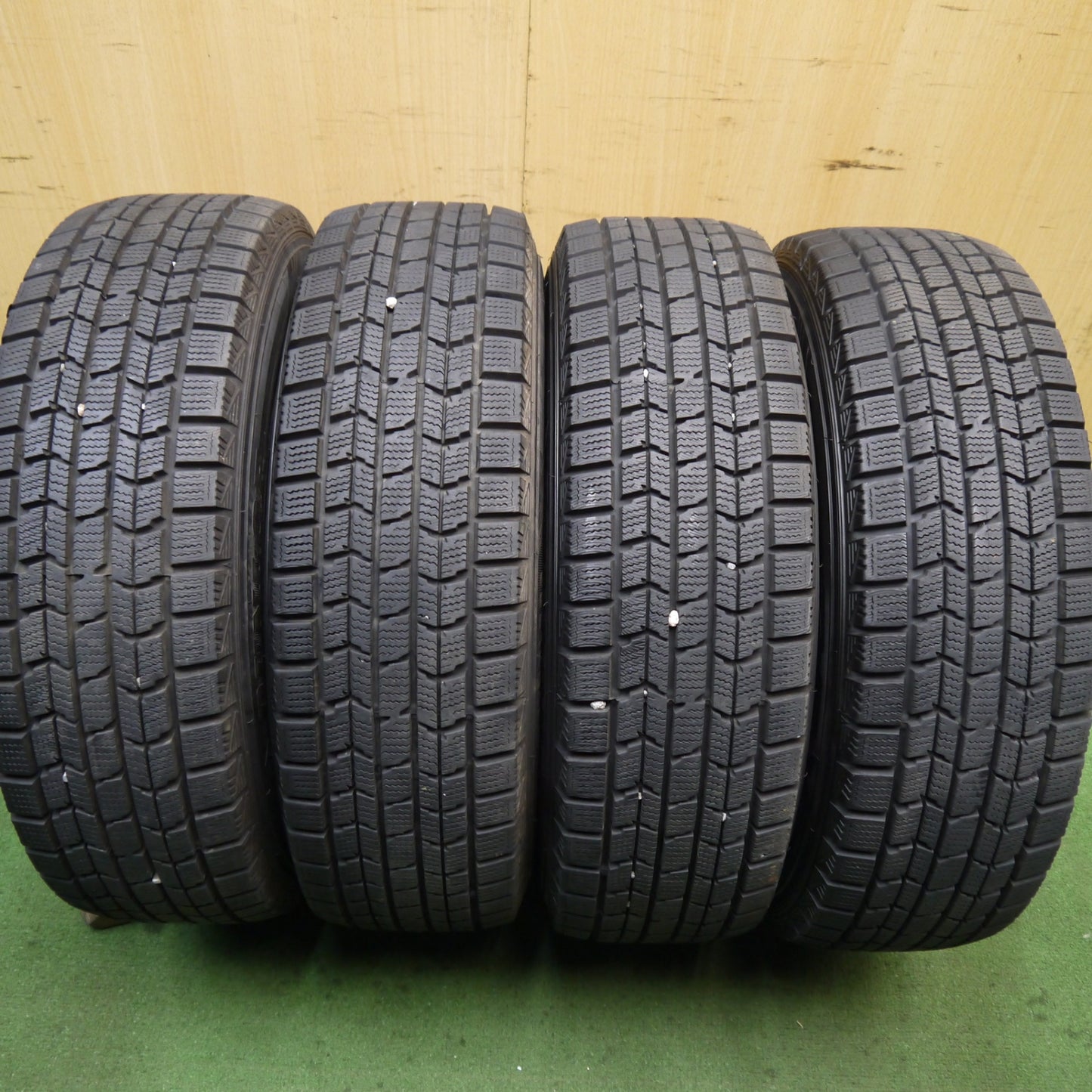 超バリ溝!キレイ!9.5分以上★スタッドレス 185/70R14 ダンロップ DSX-2 JOKER ジョーカー 14インチ PCD100/4H★5081201Hス