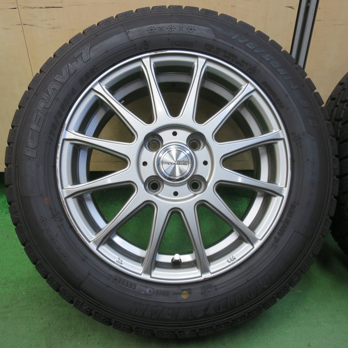 バリ溝!21年!キレイ!8.5分★スタッドレス 175/65R14 グッドイヤー アイスナビ7 ravrion LUMIERE ラブリオン 14インチ PCD100/4H★5050808イス
