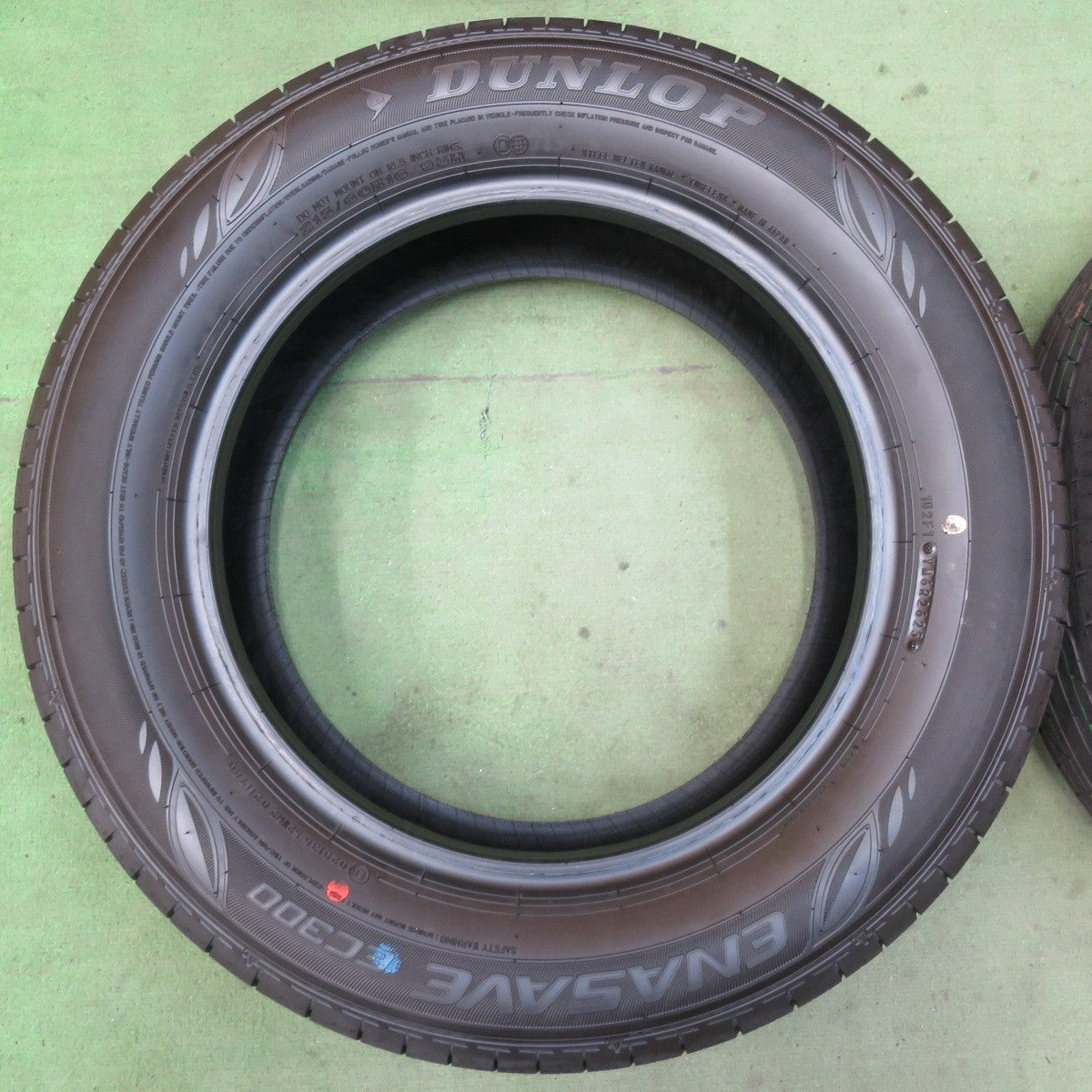 新車外し!25年★215/60R16 ダンロップ エナセーブ EC300 タイヤ 16インチ ヴェゼル クラウン エスティマ エルグランド CX-3 等★5092710イノタ