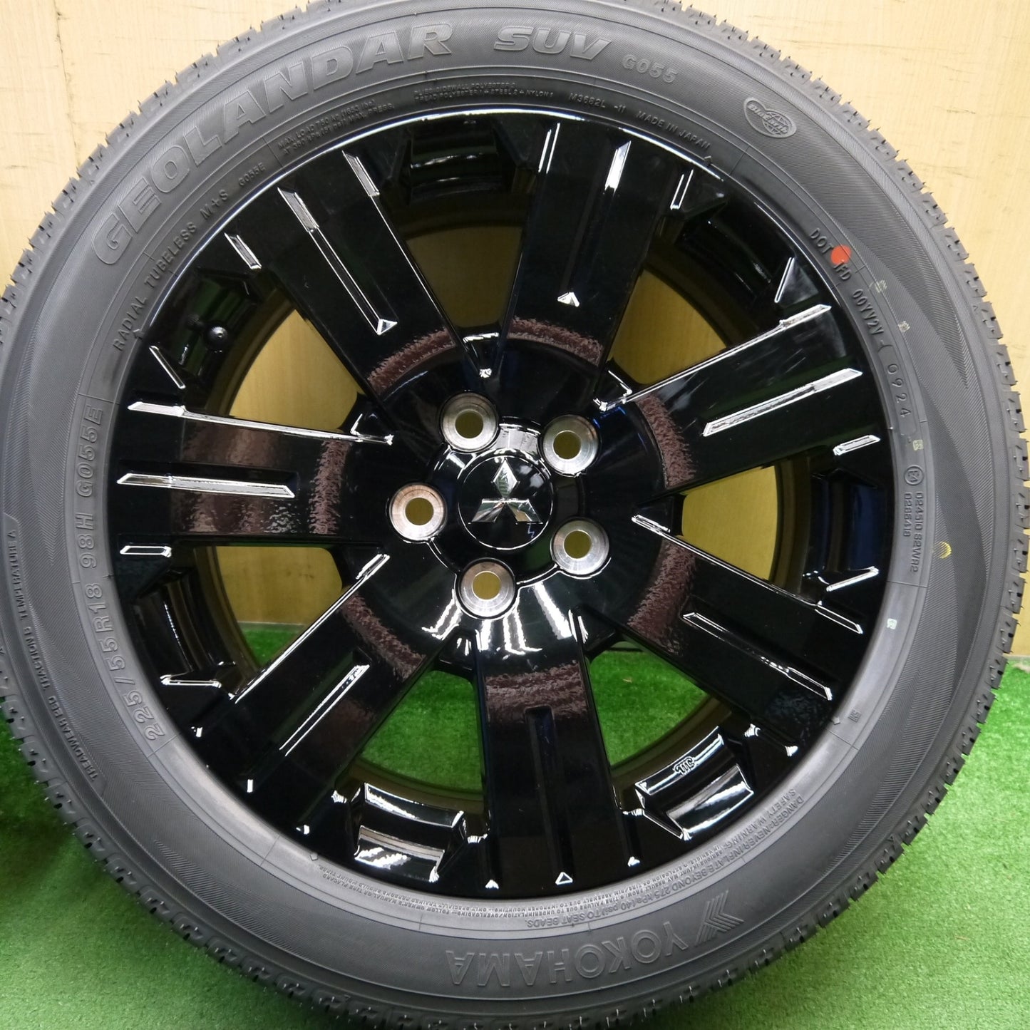 新車外し!24年★三菱 デリカ D:5 シャモニー 純正 225/55R18 ヨコハマ ジオランダー SUV G055 G055E 18インチ PCD114.3/5H★5042105Hノ