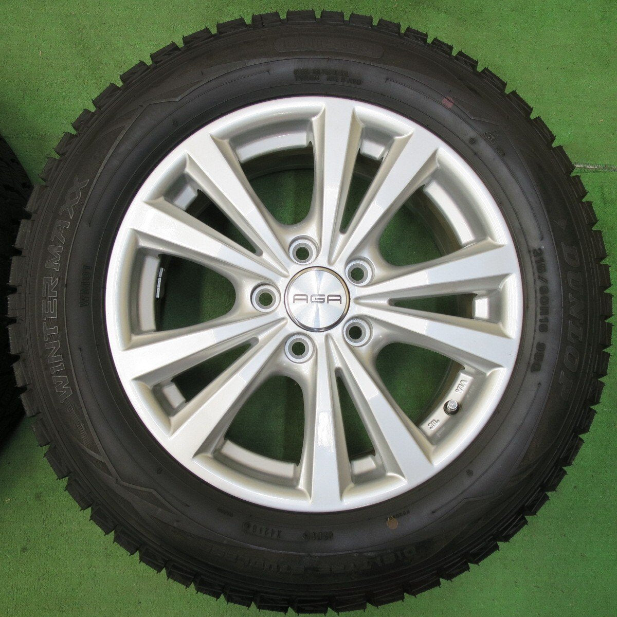 バリ溝!キレイ!ほぼ10分★アウディ ワーゲン 等 AGA DORF 215/60R16 スタッドレス ダンロップ ウインターマックス WM01 16インチ PCD112/5H★4121102イス