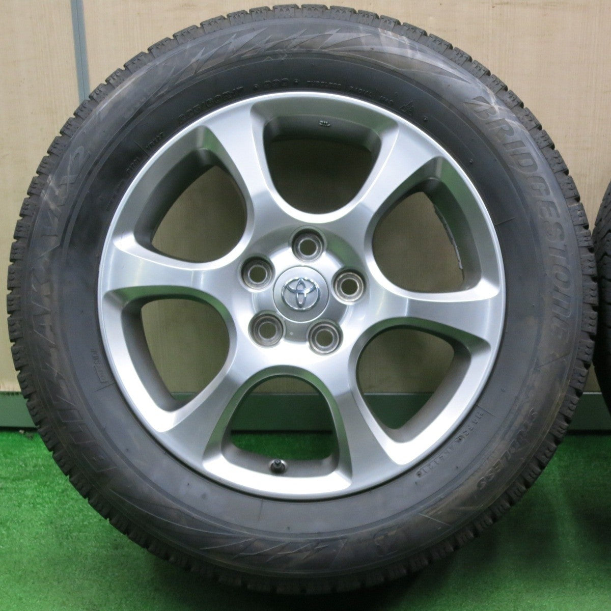 バリ溝!21年!8.5分★トヨタ エスティマ 純正 225/60R17 スタッドレス ブリヂストン ブリザック VRX2 17インチ PCD114.3/5H★5010704NJス