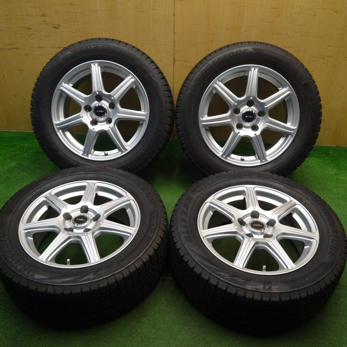 バリ溝!キレイ!9.5分★スタッドレス 215/55R16 ブリヂストン ブリザック VRX2 TOPRUN トップラン 16インチ PCD114.3/5H★5031713Hス