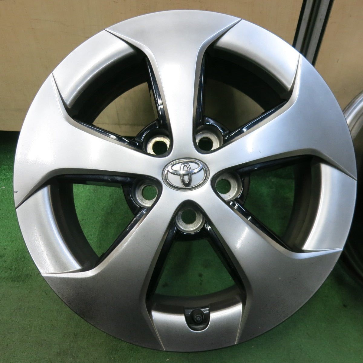 4本価格★トヨタ 30系 プリウス 純正 ホイール 15インチ 15×6J PCD100/5H★5062414SYホ
