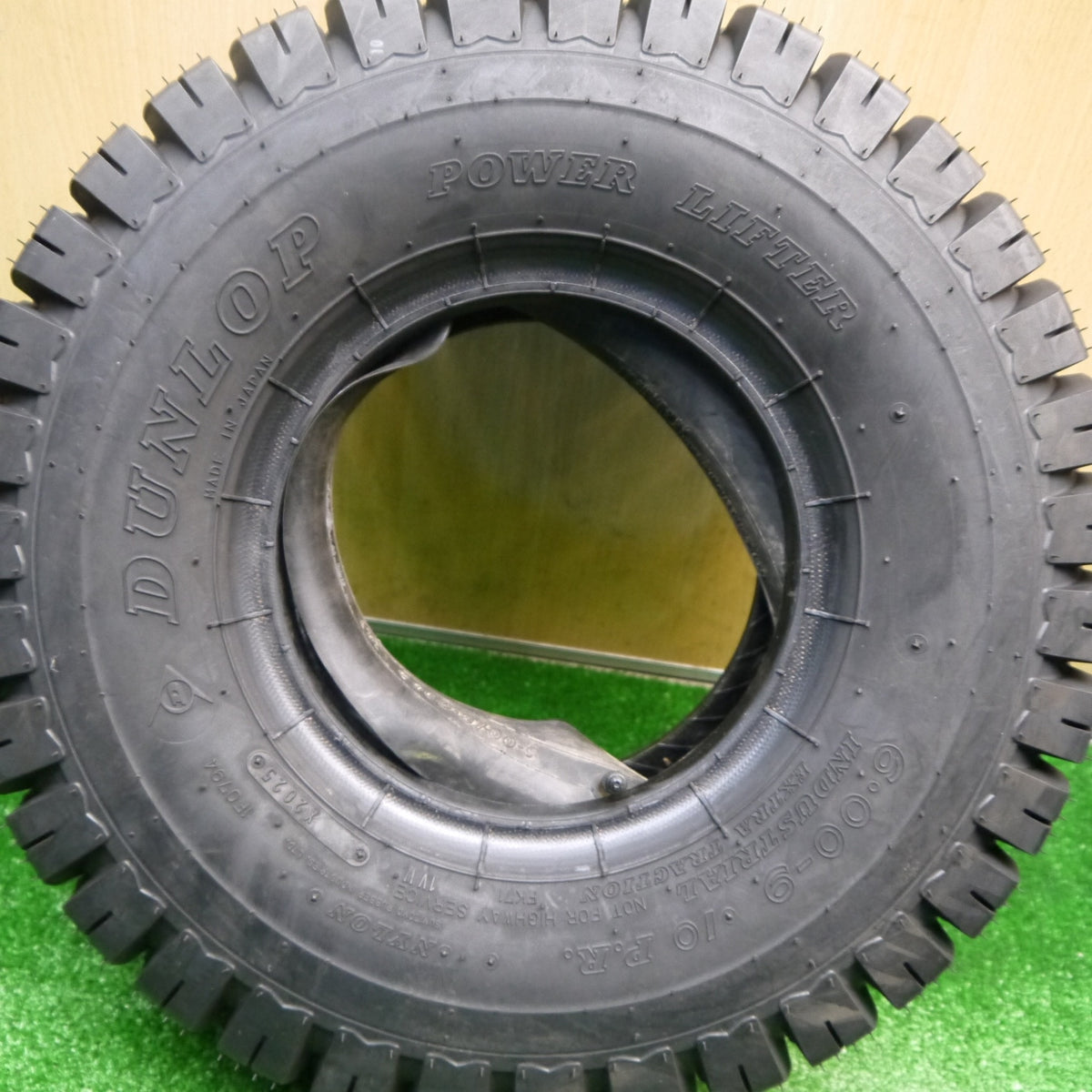 未使用!25年!付属品付き!2本★フォークリフト タイヤ 6.00-9 10PR ダンロップ POWER LIFTER パワー リフター★5102409Hノタ