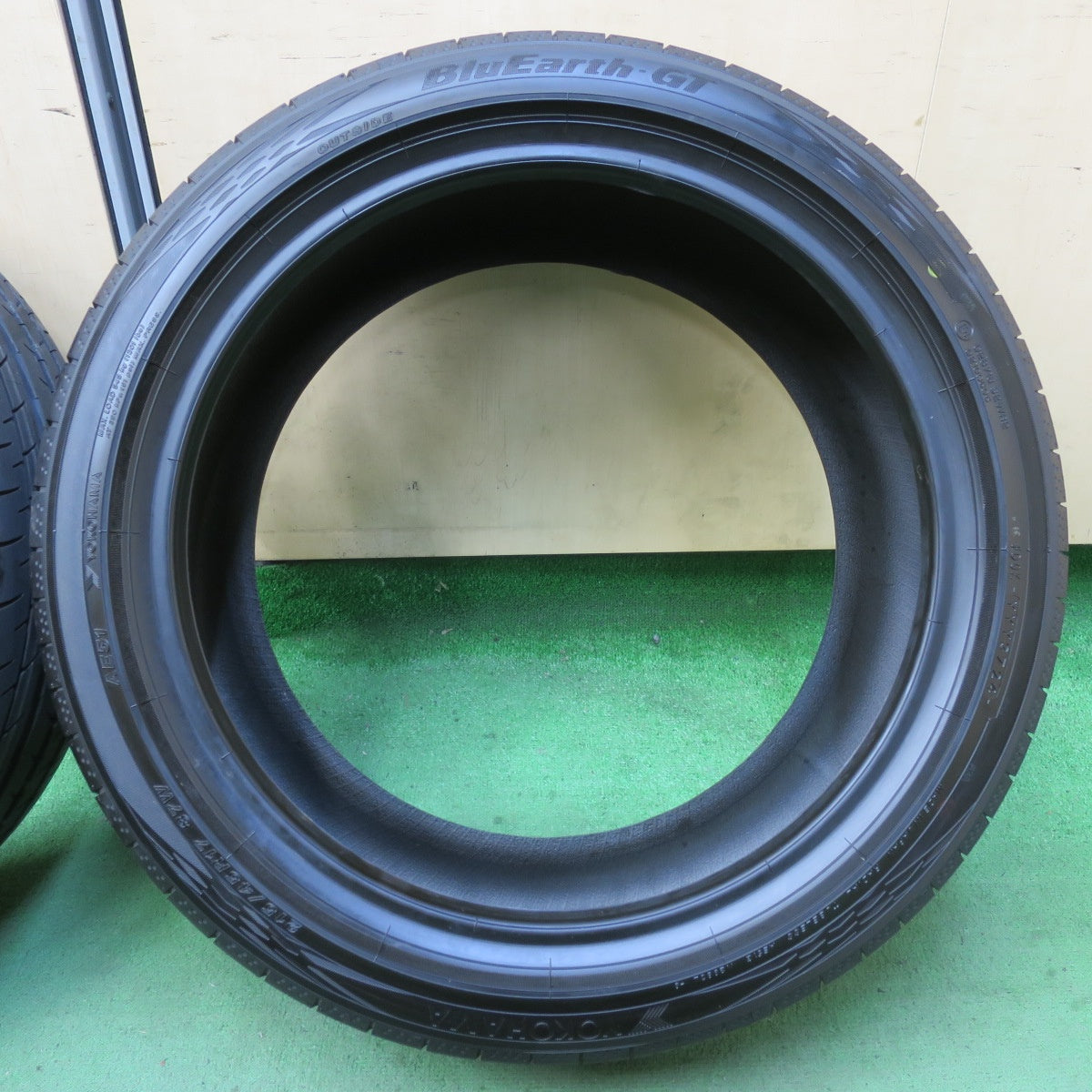新車外し!24年★215/45R17 ヨコハマ BluEarth-GT AE51 タイヤ 17インチ カローラ ツーリング プリウス 86 BRZ 等★5051704イノタ