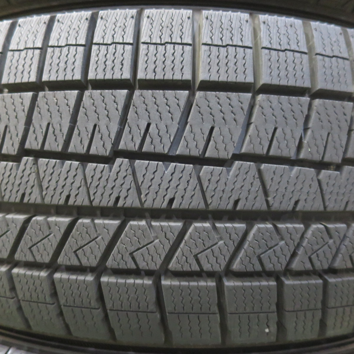 バリ溝!23年!9.5分以上★スタッドレス 205/55R17 ダンロップ ウインターマックス 03 WM03 タイヤ 17インチ キックス ノア ヴォクシー 等★6072809イスタ