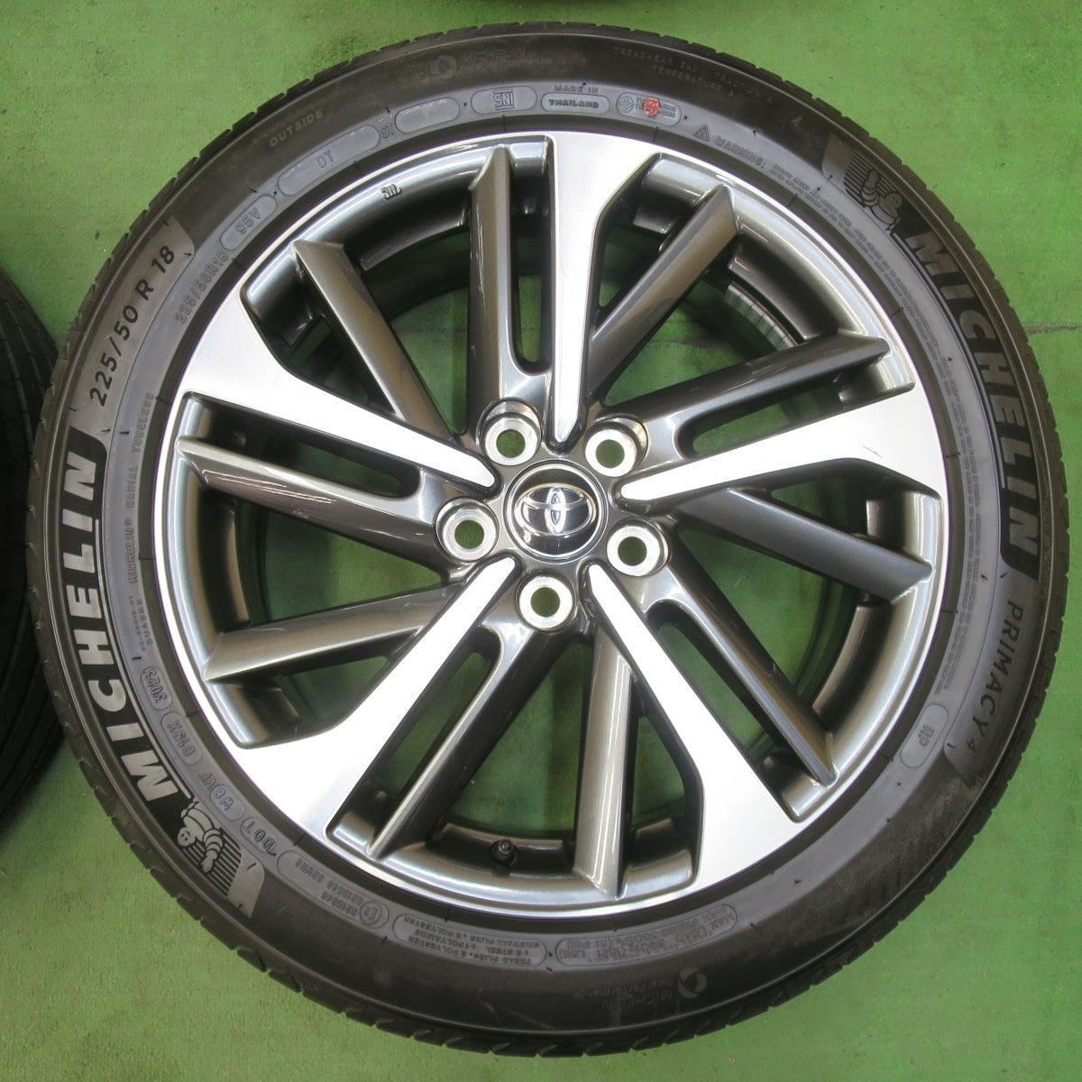 新車外し!23年★トヨタ カローラ クロス Z 純正 225/50R18 ミシュラン プライマシー4 18インチ PCD114.3/5H★5042905イノ