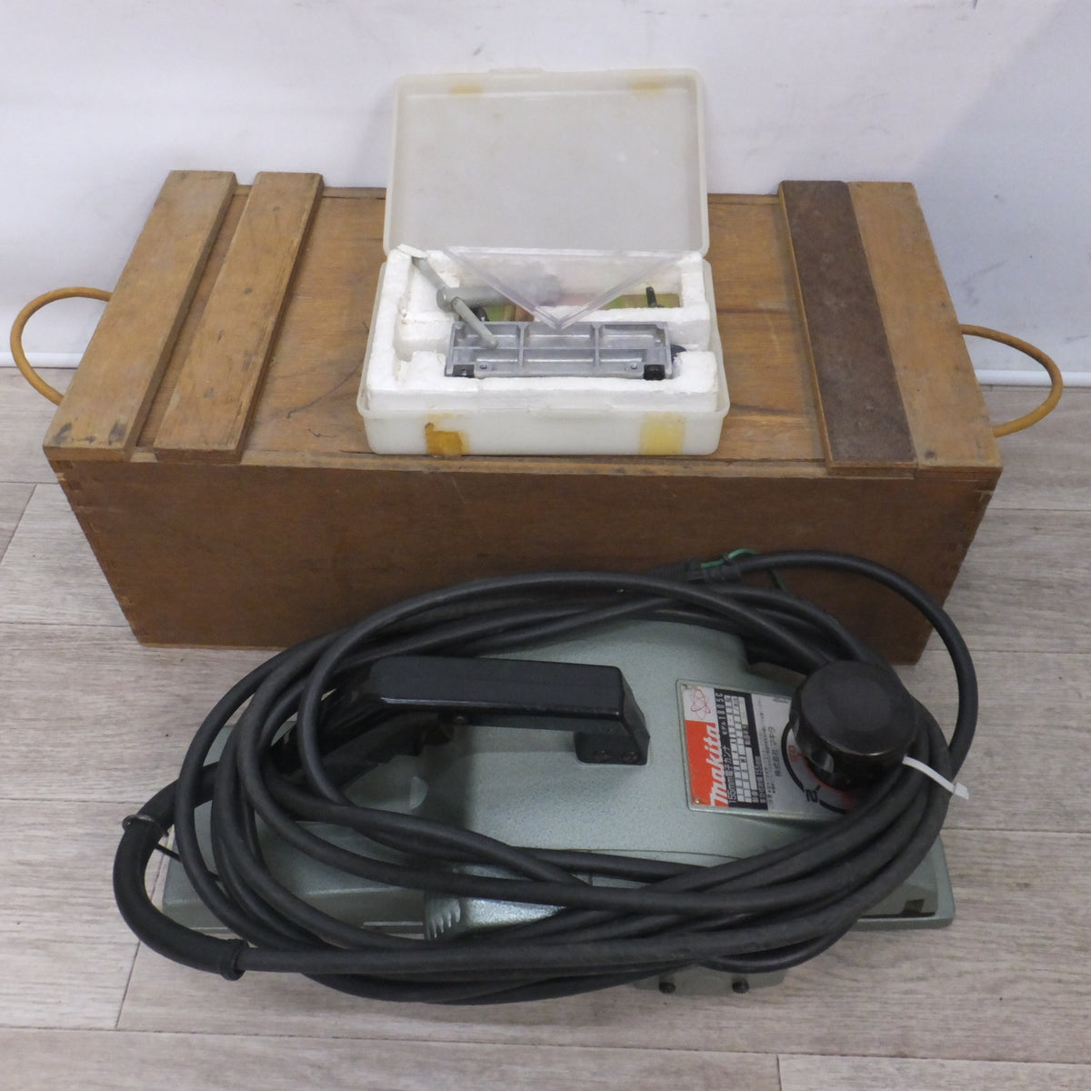 ★マキタ makita 155mm 電子カンナ 1805C 有効切削幅 155mm 100V 14A 50-60Hz 1100W 12000/min★