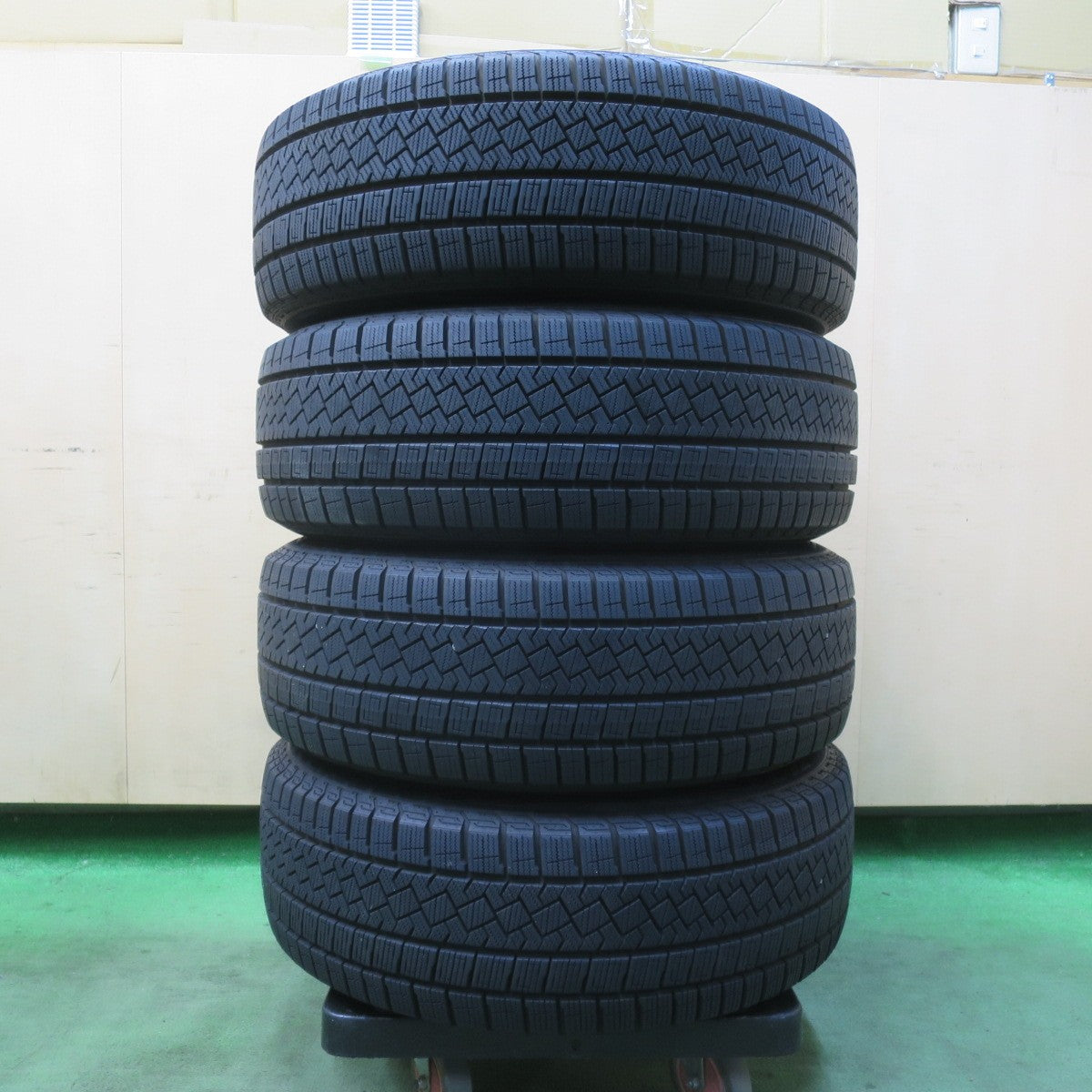 バリ溝!24年!キレイ!ほぼ10分★スタッドレス 205/60R16 ピレリ アイスゼロ アシンメトリコ VELVA SPORTZ ヴェルヴァ 16インチ PCD114.3/5H★5122901イス