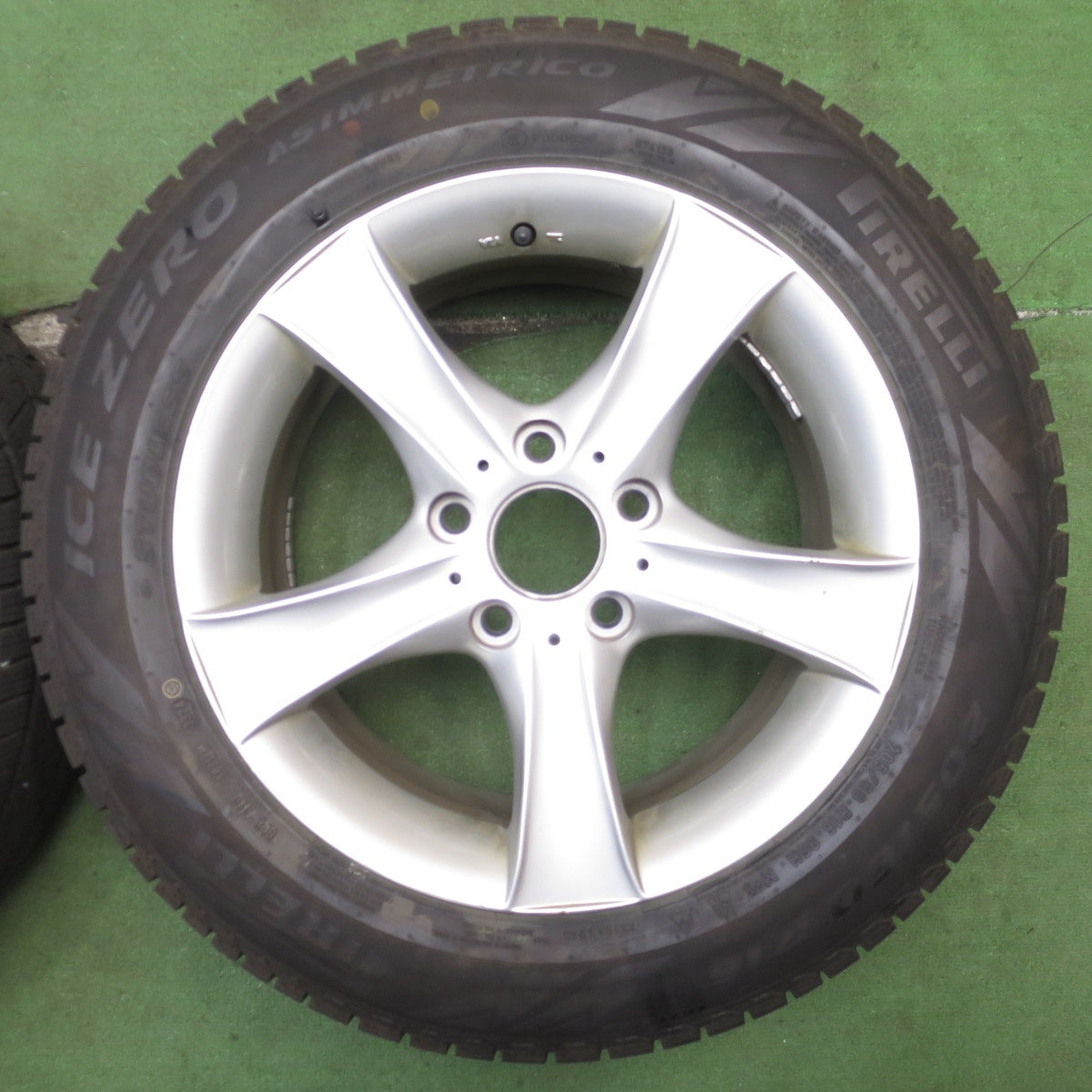 バリ溝!24年!9.5分★BMW 等 AGA TAS 205/60R16 スタッドレス ピレリ アイスゼロ アシンメトリコ 16インチ PCD120/5H★5072703NJス