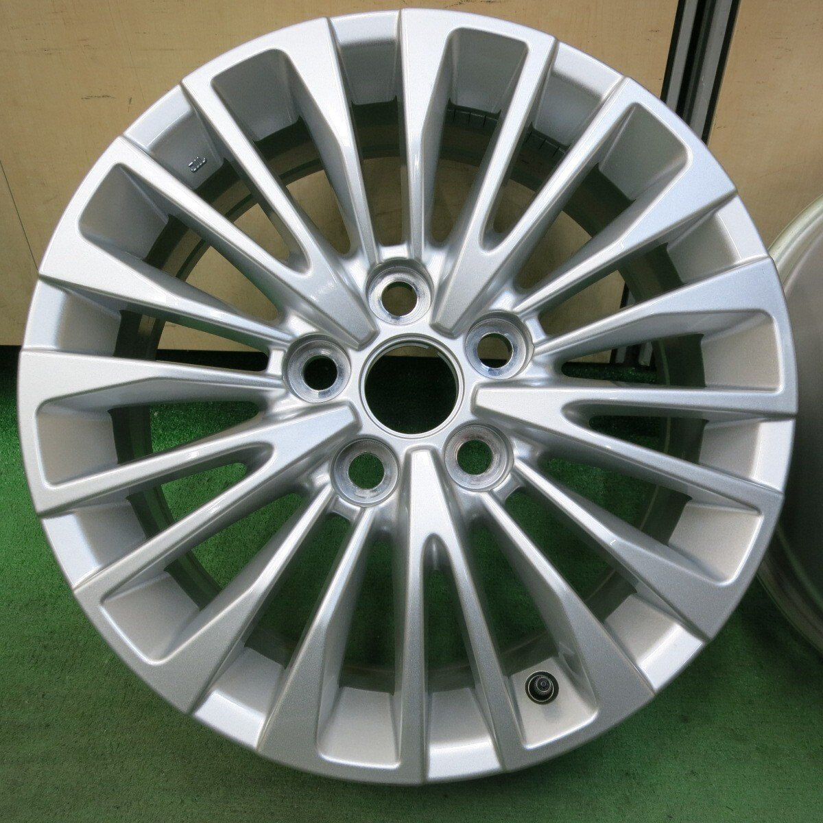 新車外し★トヨタ 40系 アルファード Z グレード 純正 ホイール 17インチ 17×6.5J PCD120/5H★5021908SYホ