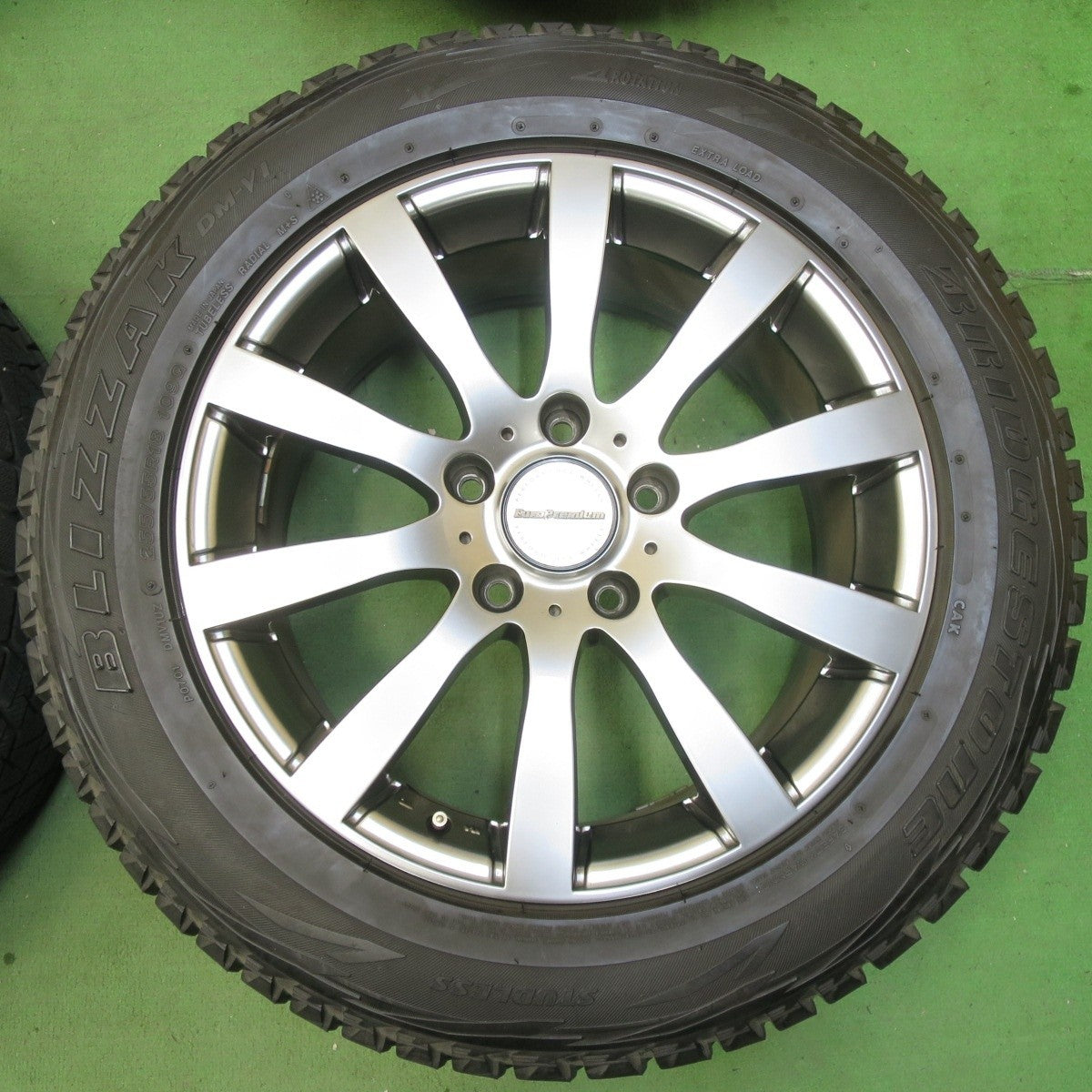 バリ溝!キレイ!8.5分★カイエン 等 EuroPremium 阿部商会 255/55R18 スタッドレス ブリヂストン ブリザック DM-V1 ユーロプレミアム PCD130/5H★5032701イス