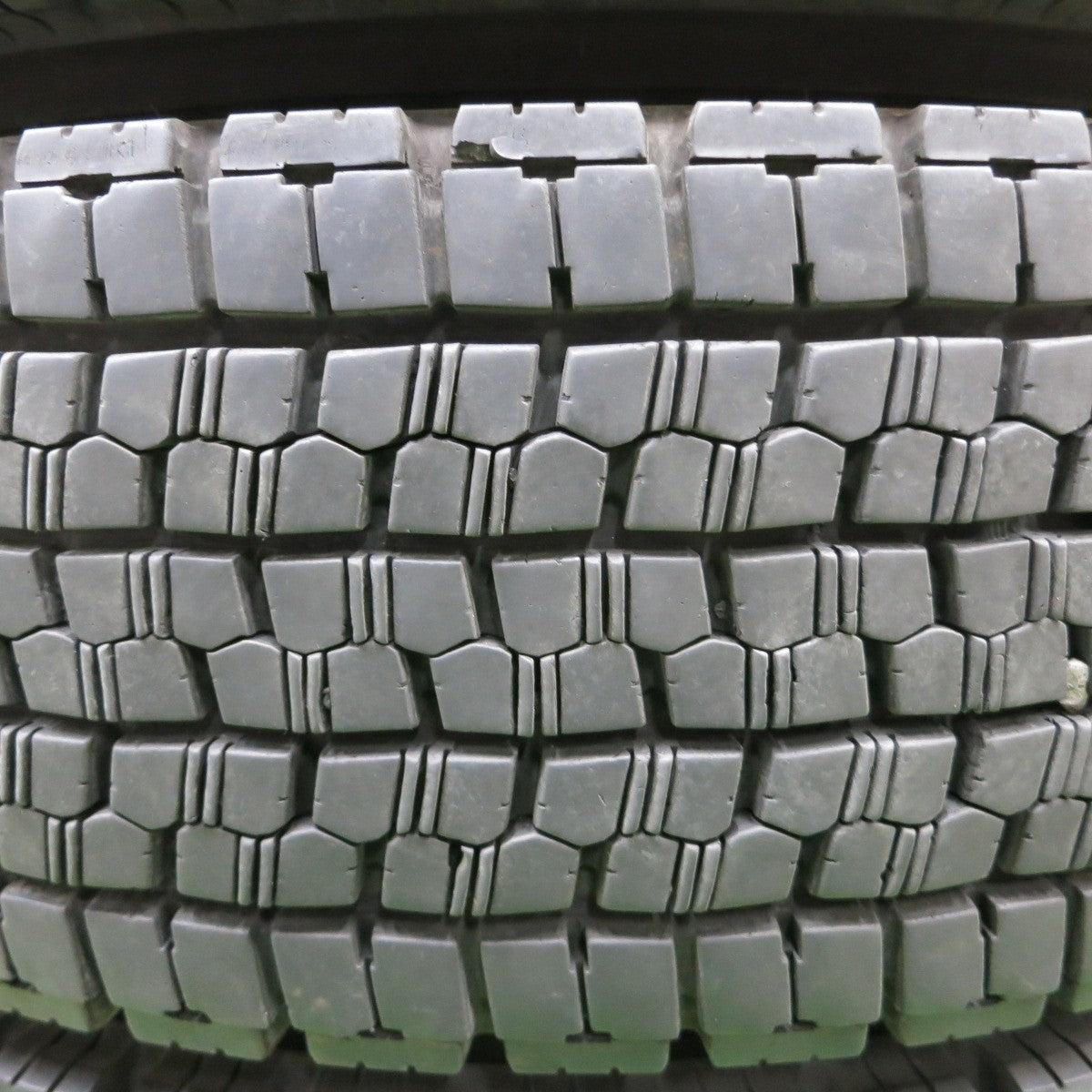 4本価格!23年★トラック タイヤ 225/90R17.5 127/125L スタッドレス ブリヂストン W999 17.5インチ★5031905ナスタ