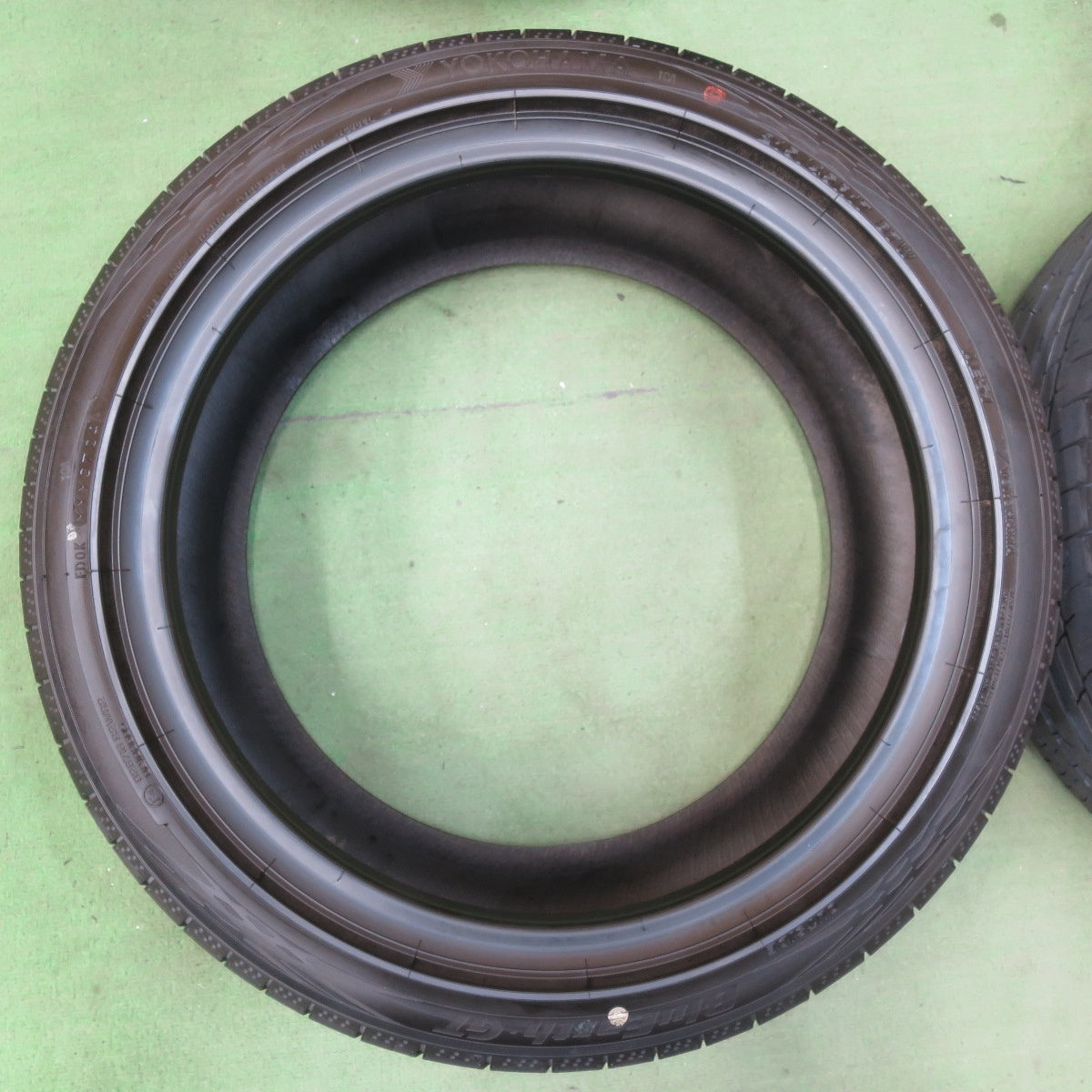 新車外し!24年★215/45R17 ヨコハマ BluEarth-GT AE51 タイヤ 17インチ カローラ ツーリング プリウス 86 BRZ 等★5051704イノタ