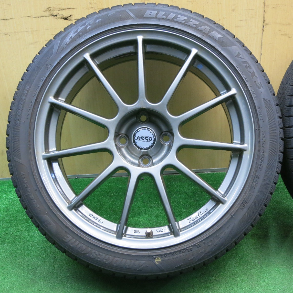バリ溝!22年!9分★アバルト 595 ASSO Partire 205/45R17 スタッドレス ブリヂストン ブリザック VRX3 17インチ パルティーレ PCD98/4H★5050404NJス