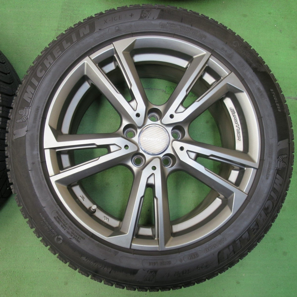 バリ溝!キレイ!9.5分★アウディ 等 EUROTECH 225/50R17 スタッドレス ミシュラン X-ICE3+ ユーロテック 17インチ PCD112/5H★5031304イス
