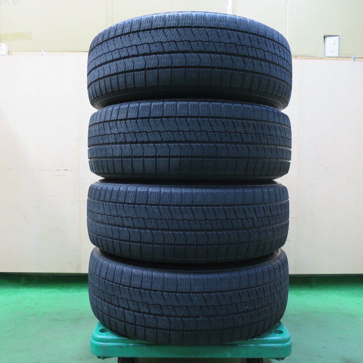 キレイ★スタッドレス 215/65R16 ブリヂストン ブリザック VRX2 WAREN ヴァーレン 16インチ PCD114.3/5H★5021104イス