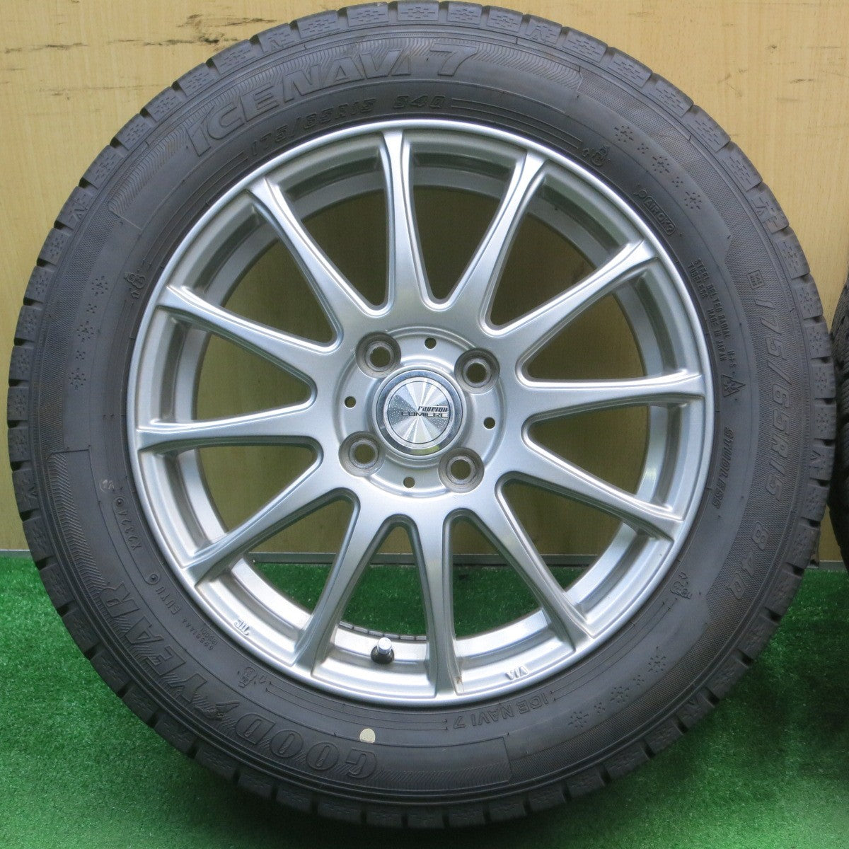 バリ溝!24年!キレイ!9.5分以上★スタッドレス 175/65R15 グッドイヤー アイスナビ7 ravrion LUMIERE ラブリオン 15インチ PCD100/4H★5051707NJス
