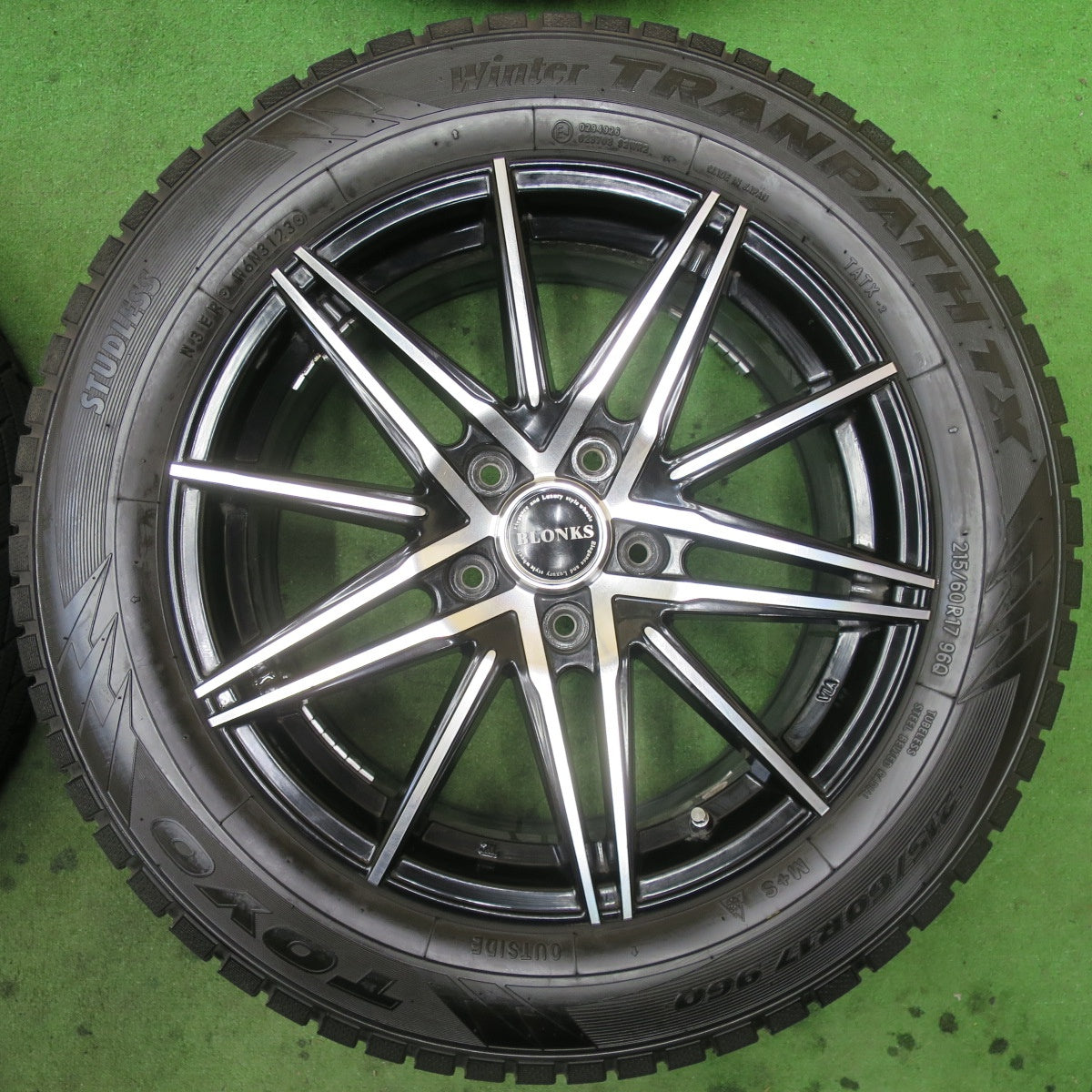 バリ溝!23年!キレイ!9.5分★スタッドレス 215/60R17 トーヨー ウインター トランパス TX BLONKS ブロンクス 17インチ PCD114.3/5H★5091001TTス