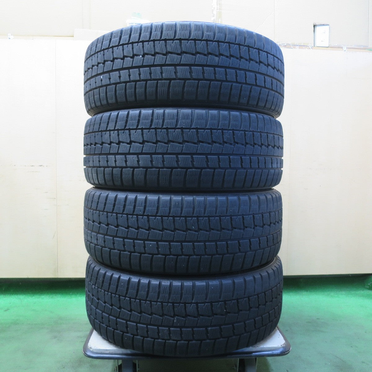 バリ溝!8.5分★スバル レヴォーグ 純正 225/45R18 スタッドレス ダンロップ ウインターマックス WM01 18インチ PCD114.3/5H★5111504イス