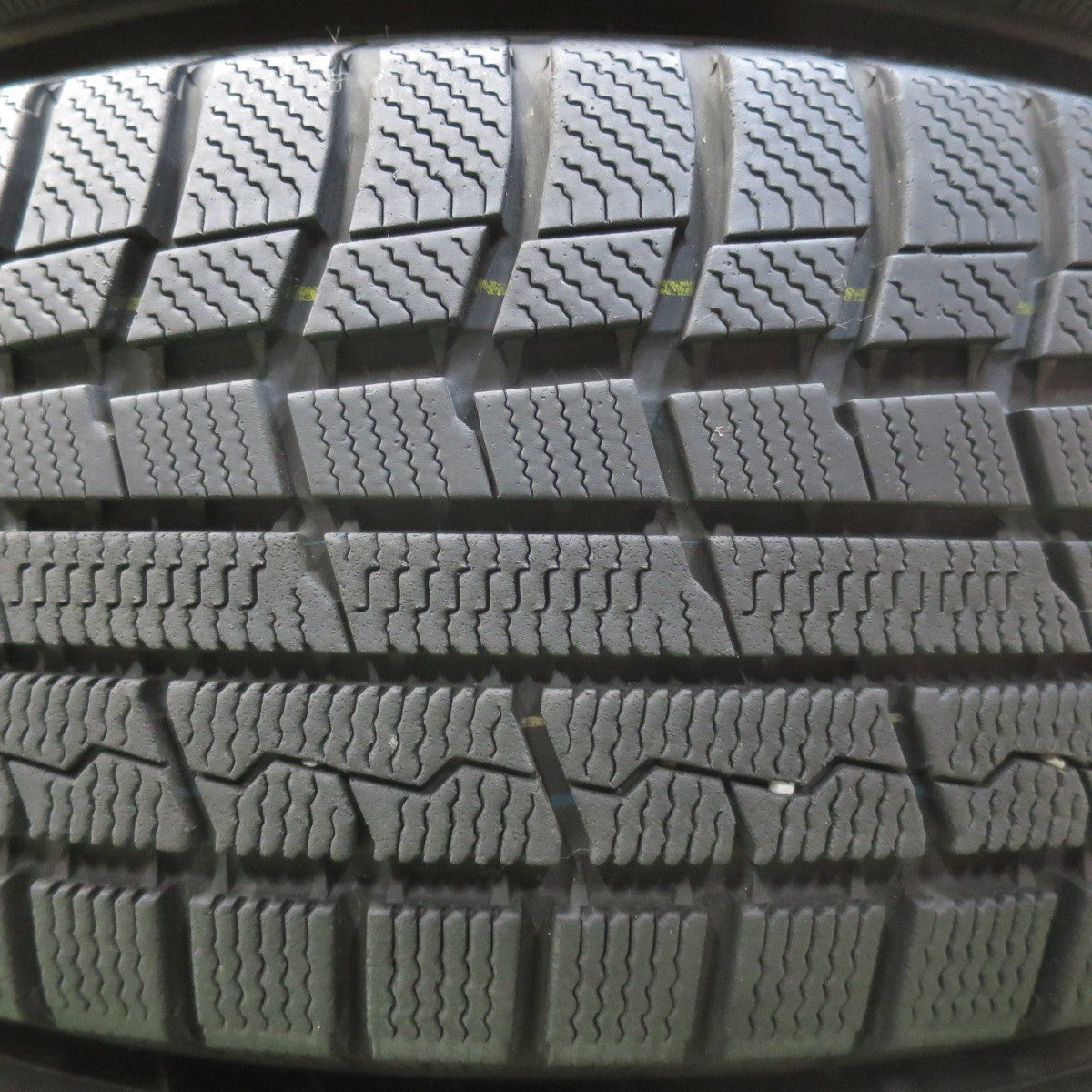 バリ溝!キレイ!9.5分★スタッドレス 215/70R16 トーヨー ウインター トランパス TX D.O.S. DOS 16インチ PCD114.3/5H★5031701イス