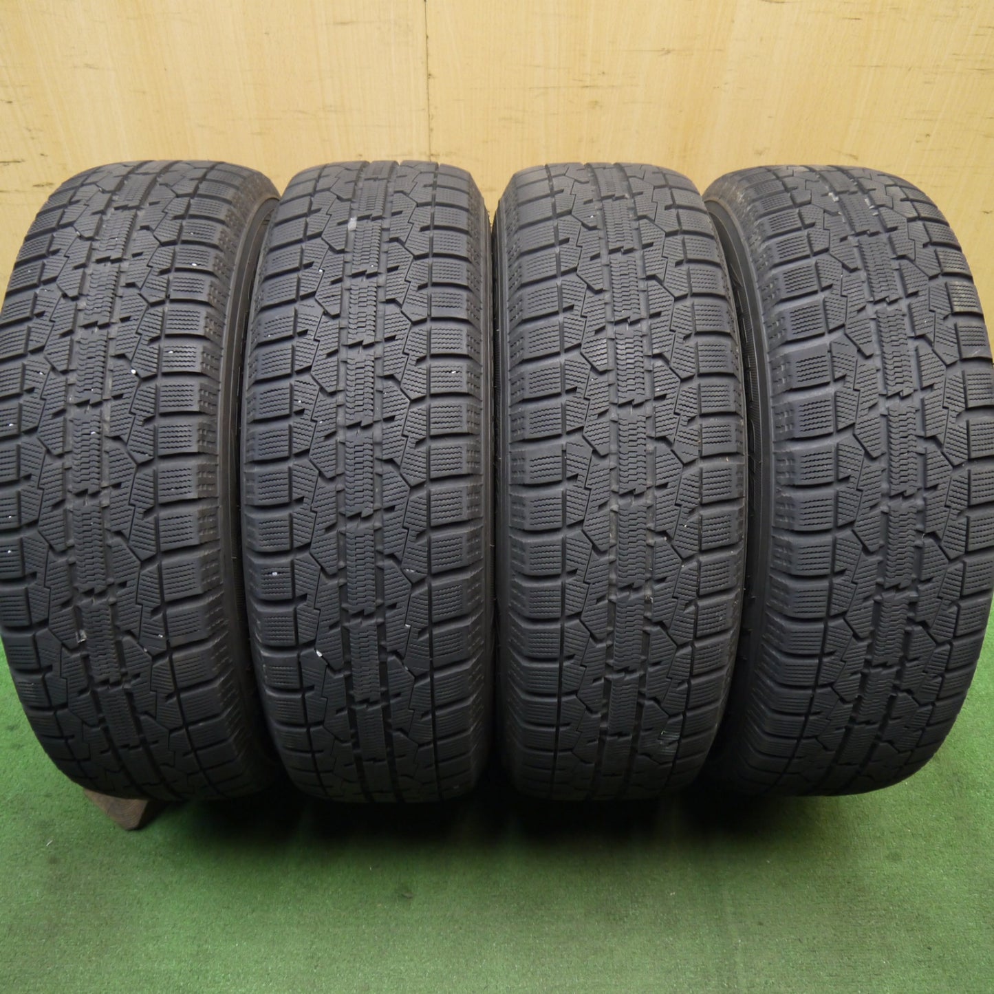 バリ溝!キレイ!9分★スタッドレス 195/65R15 トーヨー オブザーブ ガリット GIZ BUSTER バスター 15インチ PCD114.3/5H★5060915Hス