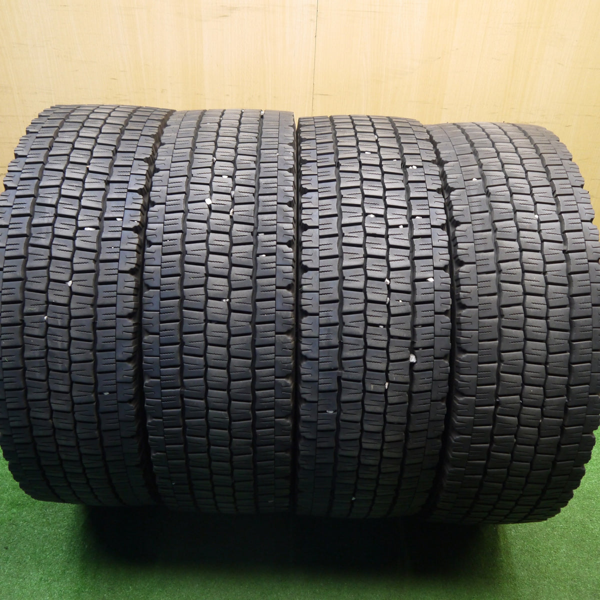 4本価格!23年★トラック タイヤ 245/70R19.5 136/134J スタッドレス ダンロップ デクテス SP081 19.5インチ★5111407Hスタ