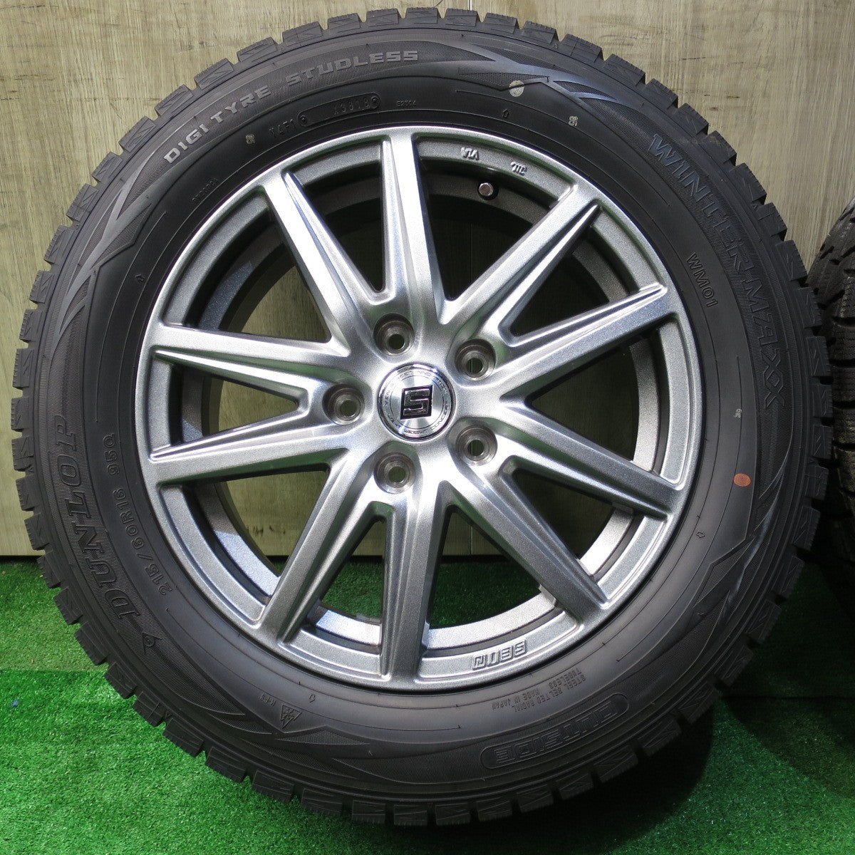 超バリ溝!キレイ!9.5分以上★スタッドレス 215/60R16 ダンロップ ウインターマックス WM01 SEIN ザイン 16インチ PCD114.3/5H★5052303NJス