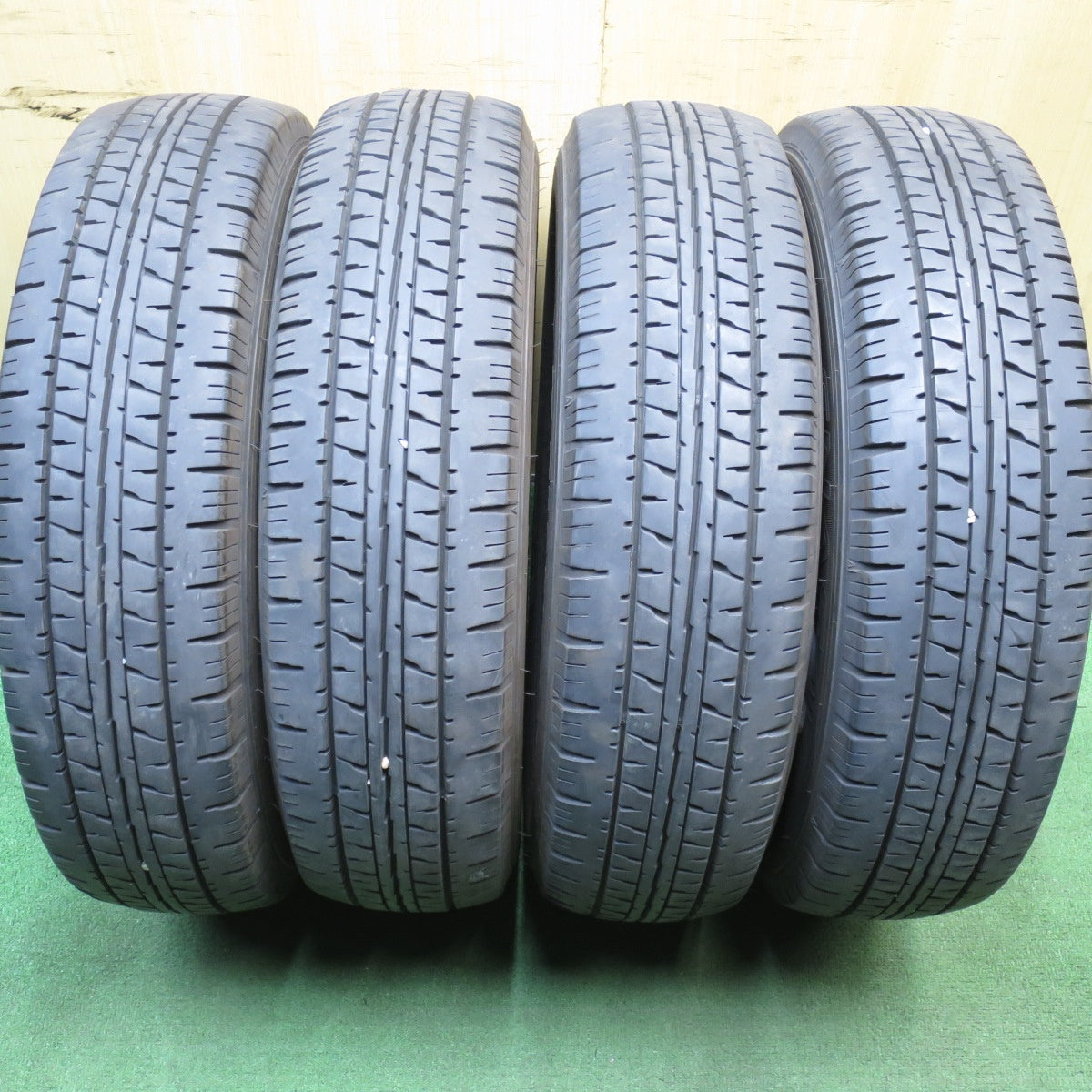 バリ溝!24年!9.5分★195/80R15 107/105L ダンロップ エナセーブ VAN01 タイヤ 15インチ ハイエース キャラバン 等★5041603KKノタ