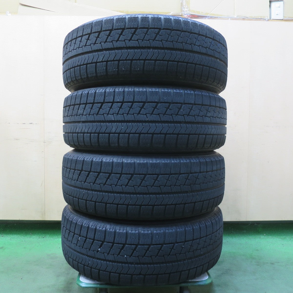 4本価格◎スタッドレス 205/60R16 ブリヂストン ブリザック VRX JOKER ジョーカー 16インチ PCD114.3/5H◎6070905イス