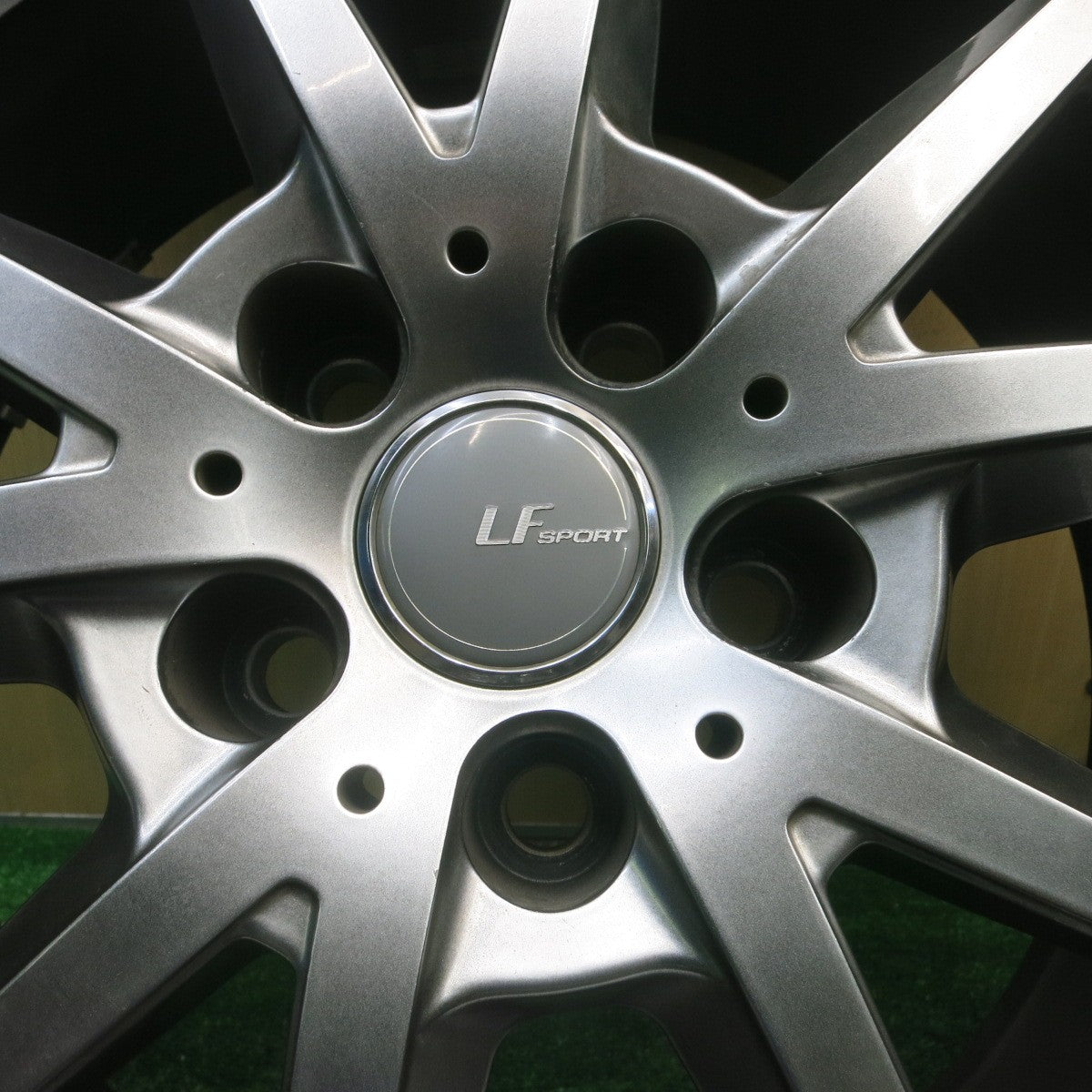 バリ溝!キレイ!9.5分★スタッドレス 225/65R17 ダンロップ ウインターマックス SJ8 LF SPORT LFスポーツ 17インチ PCD114.3/5H★5050202AKス