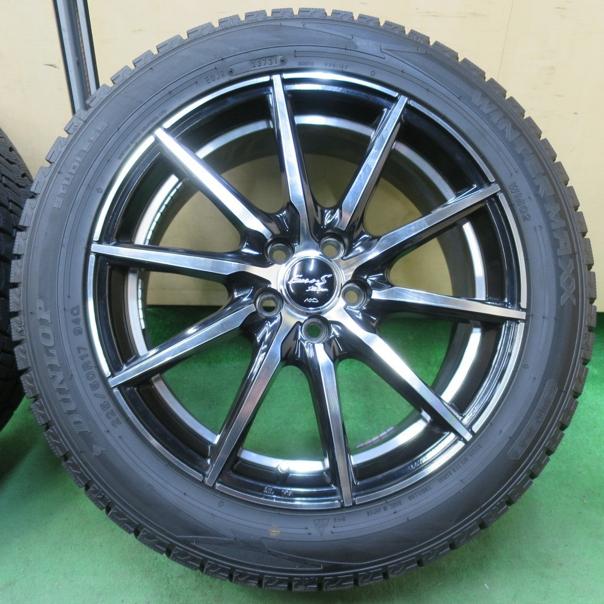 バリ溝!21年!キレイ!9.5分★レガシィ 等 225/50R17 スタッドレス ダンロップ ウインターマックス WM02 Euro-S Stream MiD 17インチ PCD100/5H★5022703イス