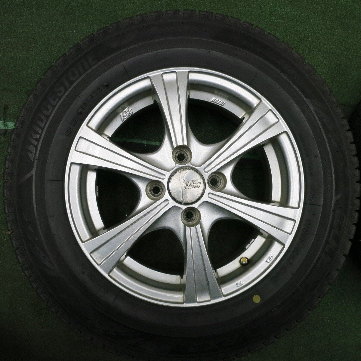 バリ溝!21年!9.5分以上★スタッドレス 175/70R14 ブリヂストン ブリザック VRX3 Fang ファング PCD100/4H★4031901NJス