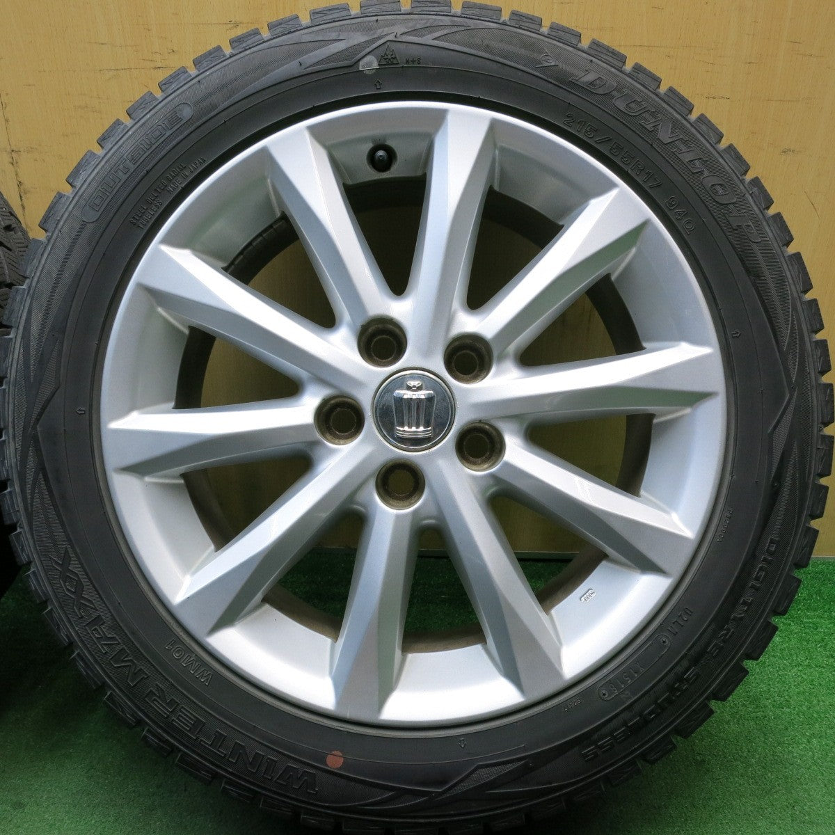 バリ溝!9分★トヨタ 200系 クラウン ロイヤル サルーン 純正 215/55R17 スタッドレス ダンロップ ウインターマックス WM01 PCD114.3/5H★5060710HAス