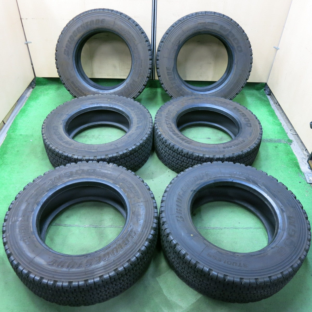 バリ溝!24年!9分!6本★トラック タイヤ 245/70R19.5 136/134J スタッドレス ブリヂストン W900 19.5インチ★5061904SYスタ