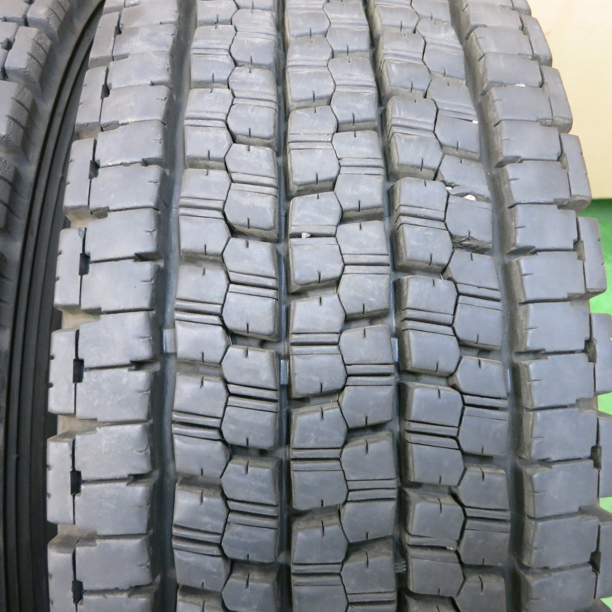 バリ溝!24年!9.5分!2本★トラック タイヤ 245/70R19.5 136/134J スタッドレス ブリヂストン W999 19.5インチ★5053004ナスタ