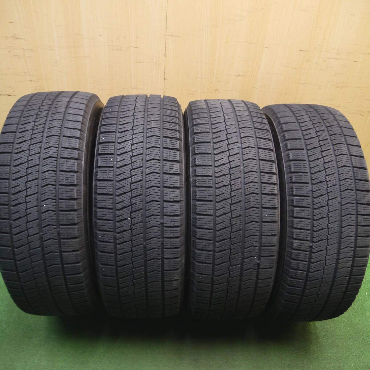 バリ溝!キレイ!8.5分★Lehrmeister L-F FIRST 215/55R17 スタッドレス ブリヂストン ブリザック VRX2 レアマイスター LFファースト 17インチ PCD114.3/5H★5021011Hス