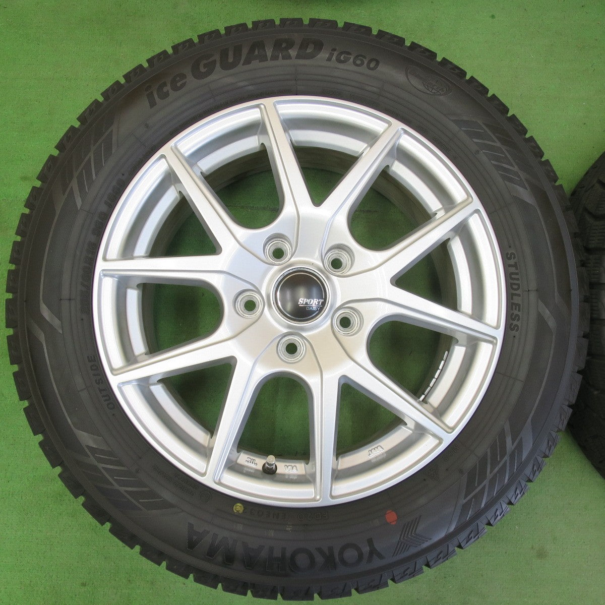 超バリ溝!23年!キレイ!ほぼ10分★スタッドレス 205/60R16 ヨコハマ アイスガード iG60 SPORT DAISY スポルト デイジー 16インチ PCD114.3/5H★5042304イス