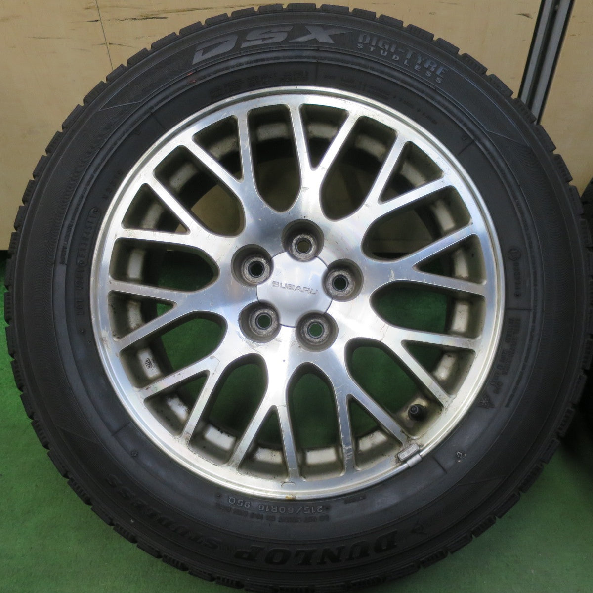 バリ溝!9.5分★スバル フォレスター 純正 215/60R16 スタッドレス ダンロップ DSX 16インチ PCD100/5H★5053003TTス
