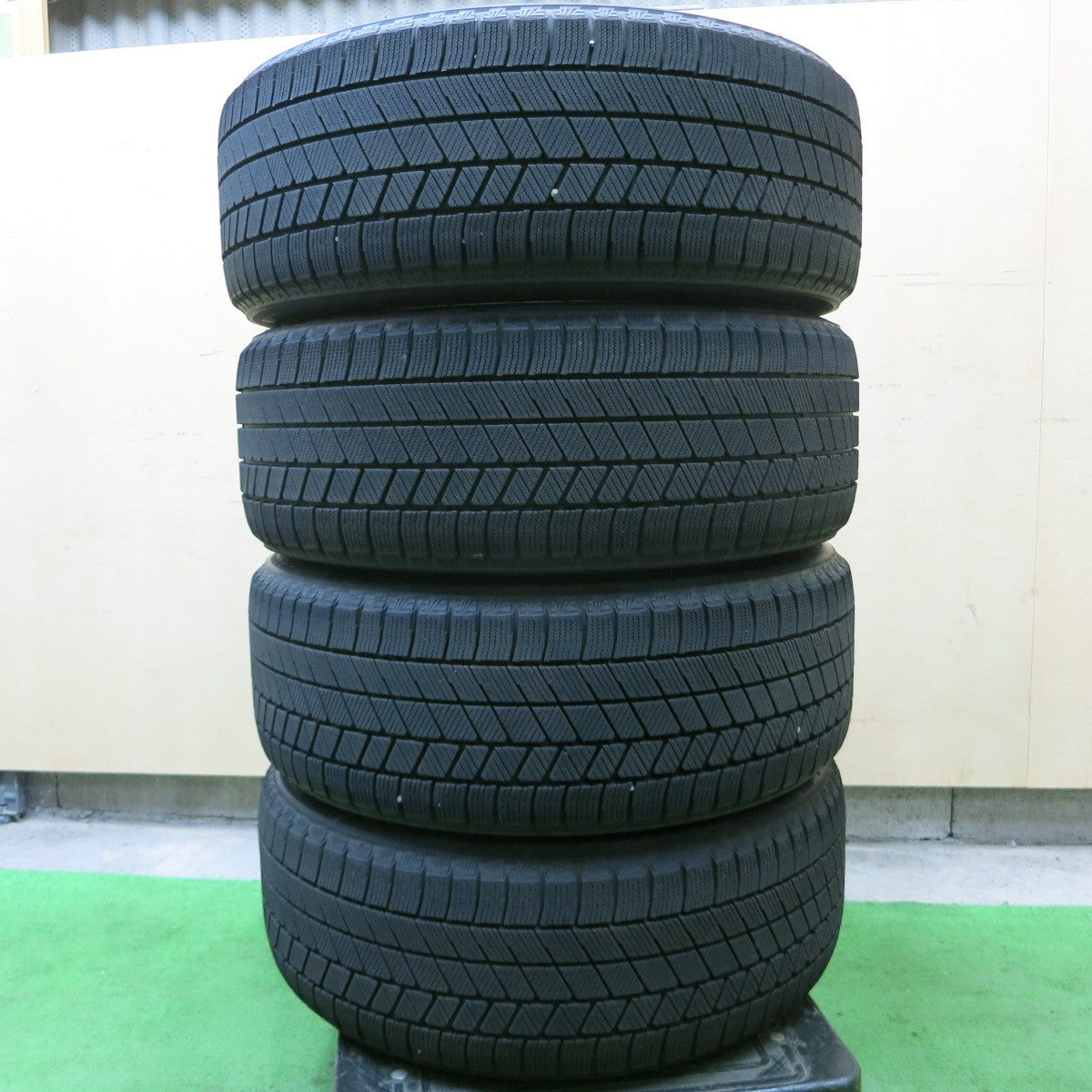 バリ溝!22年!9分★アバルト 595 ASSO Partire 205/45R17 スタッドレス ブリヂストン ブリザック VRX3 17インチ パルティーレ PCD98/4H★5050404NJス