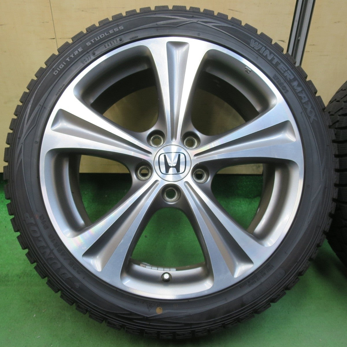 超バリ溝!ほぼ10分★ホンダ RB3 オデッセイ アブソルート 純正 225/45R18 スタッドレス ダンロップ ウインターマックス WM01 18インチ PCD114.3/5H★5032811イス