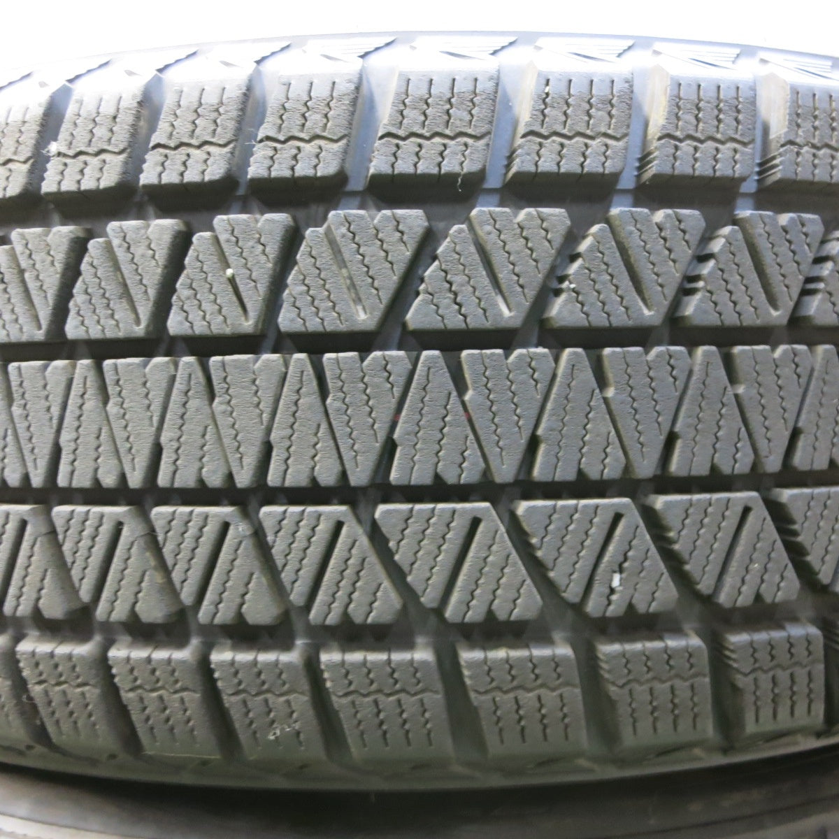 バリ溝!美品!9.5分以上★スタッドレス 235/60R18 ブリヂストン ブリザック DM-V3 AXEL アクセル 18インチ PCD114.3/5H★5090502SKス